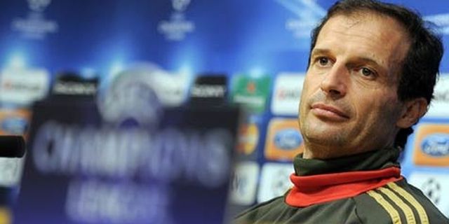 Allegri: Juve Tak Akan Biarkan Del Piero Pergi Allegri: Juve Tak Akan Biarkan Del Piero Pergi