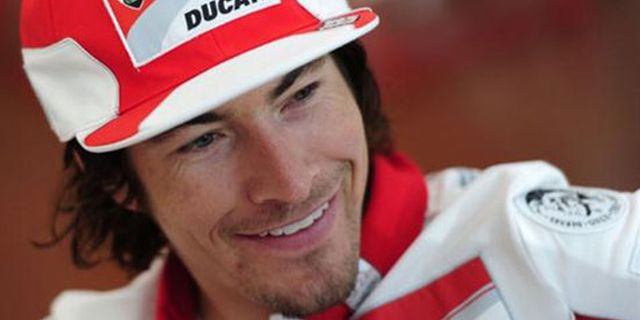 Uji Coba Tak Lancar, Hayden Katakan Fans Mabuk Uji Coba Tak Lancar, Hayden Katakan Fans Mabuk