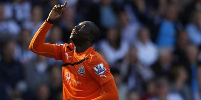 Papis Cisse Desak Newcastle Tak Jual Bintangnya Papis Cisse Desak Newcastle Tak Jual Bintangnya