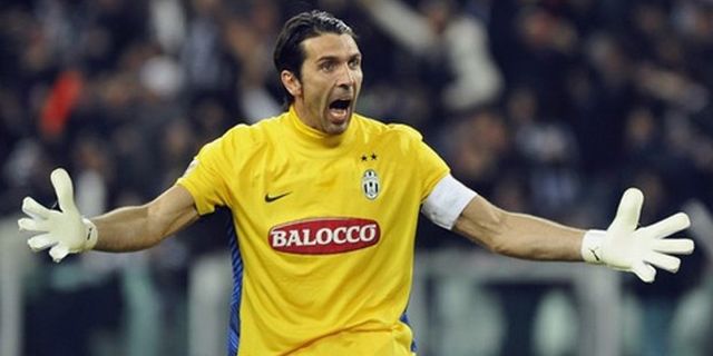 Buffon: Lini Belakang Solid, Fondasi Kehebatan Juve Buffon: Lini Belakang Solid, Fondasi Kehebatan Juve