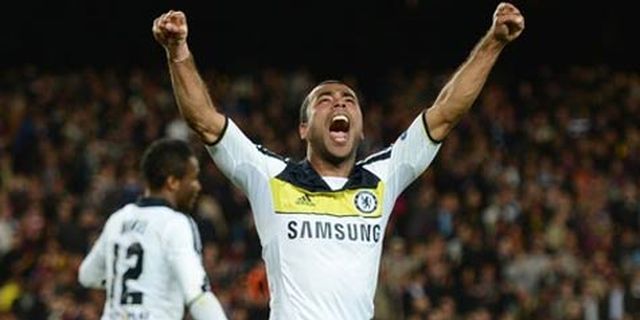 Ashley Cole: Dewi Fortuna di Pihak Chelsea Ashley Cole: Dewi Fortuna di Pihak Chelsea
