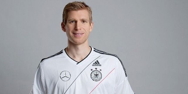 Mertesacker Siap Ikut Jerman ke Euro 2012 Mertesacker Siap Ikut Jerman ke Euro 2012