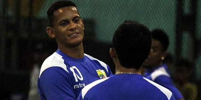 Persib Bandung Hadapi Persipura Tanpa Tiga Pilar
