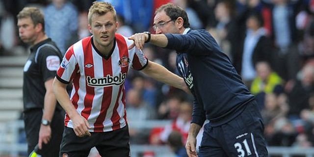 Larsson Operasi Hernia Demi Swedia di Euro 2012 Larsson Operasi Hernia Demi Swedia di Euro 2012