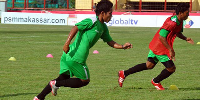 Jajal Lapangan, Persebaya Kena Semprot PSM Jajal Lapangan, Persebaya Kena Semprot PSM