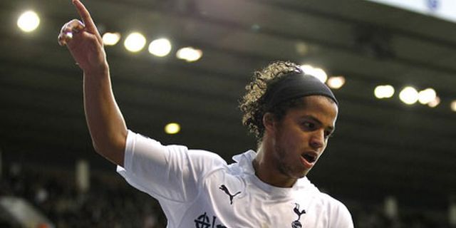 Dos Santos Menuju Pintu Keluar Tottenham