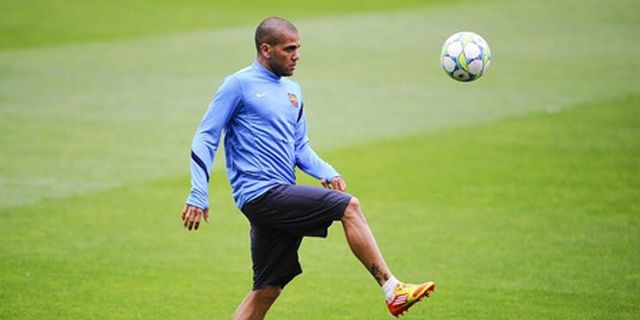 Barca Terbelah Soal Dani Alves Barca Terbelah Soal Dani Alves