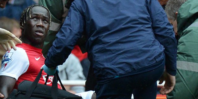 Patah Kaki, Bacary Sagna Tak Ikut Euro 2012 Patah Kaki, Bacary Sagna Tak Ikut Euro 2012