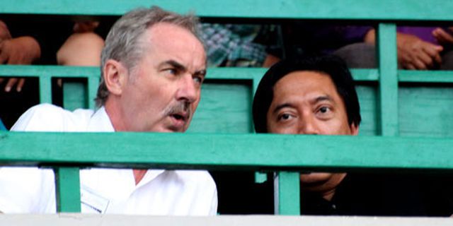 Riedl dan Iman Arief Tonton Persegres vs PSMS