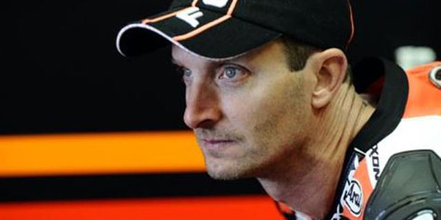 Operasi Lancar, Colin Edwards Masih Pusing