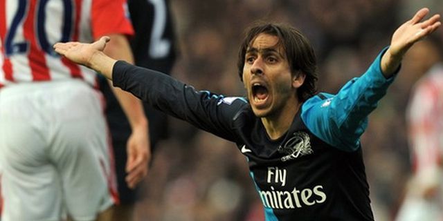 Benayoun Tak Peduli Pencapaian Chelsea