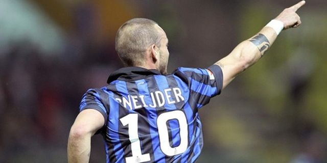 Sheringham: United Akan Beli Sneijder Sheringham: United Akan Beli Sneijder