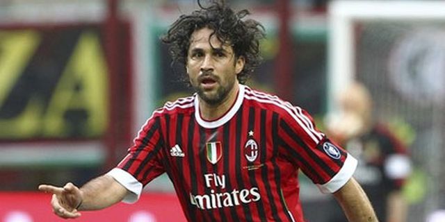 Milan Resmi Perpanjang Kontrak Mario Yepes