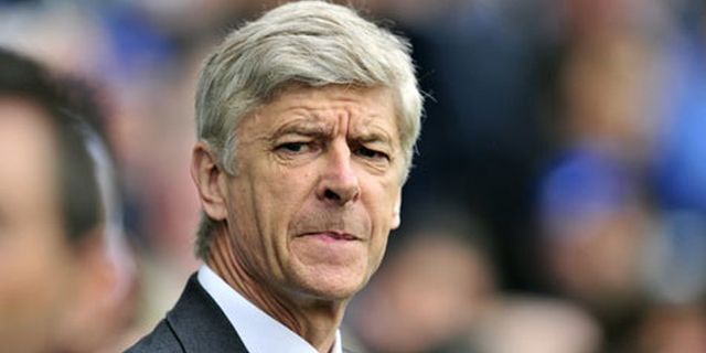 Wenger Berniat Tuntut Wasit Wenger Berniat Tuntut Wasit