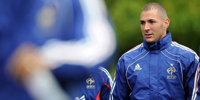 Zidane: Benzema Tak Ternilai Bagi Madrid Zidane: Benzema Tak Ternilai Bagi Madrid