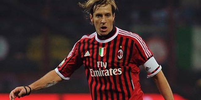 Ambrosini Bertahan Setahun Lagi di Milan