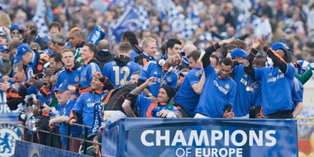Puluhan Ribu Fans Chelsea Birukan Jalanan London Puluhan Ribu Fans Chelsea Birukan Jalanan London