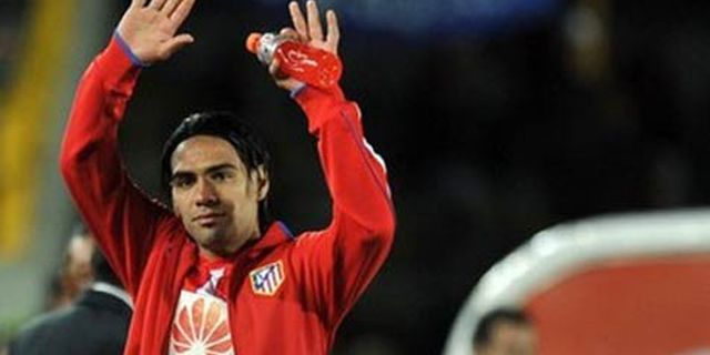 'Madrid dan Barca Tak Bakal Rugi Beli Falcao' 'Madrid dan Barca Tak Bakal Rugi Beli Falcao'