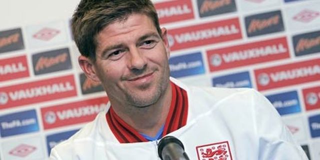 Davids: Hodgson Harus Fokuskan Tim Inggris Pada Gerrard Davids: Hodgson Harus Fokuskan Tim Inggris Pada Gerrard