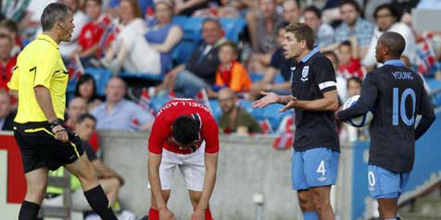Review: Awal Manis Hodgson Bagi Inggris Review: Awal Manis Hodgson Bagi Inggris