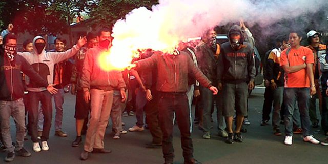 Seorang Remaja (Juga) Babak Belur Dikeroyok Jakmania Seorang Remaja (Juga) Babak Belur Dikeroyok Jakmania
