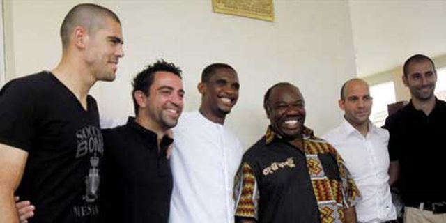 Eto'o, Xavi dan Valdes Dirikan Sekolah Sepak Bola Gabon Eto'o, Xavi dan Valdes Dirikan Sekolah Sepak Bola Gabon