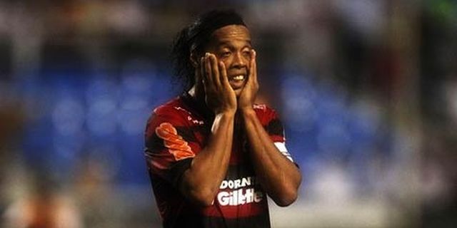 Ricuh Gaji, Ronaldinho Tinggalkan Flamengo Ricuh Gaji, Ronaldinho Tinggalkan Flamengo