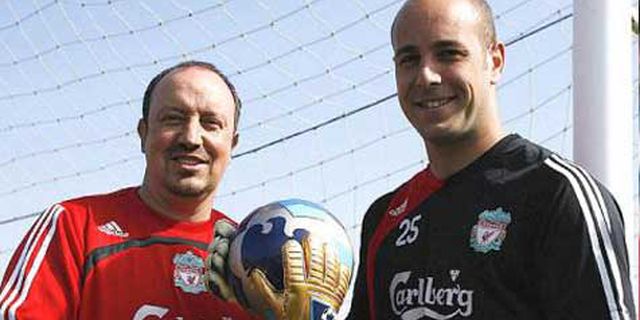 Reina: Harusnya Liverpool Pilih Benitez