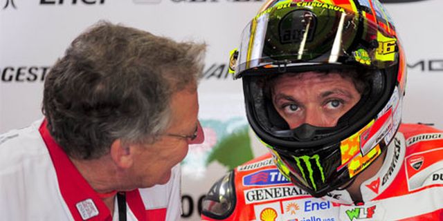 Valentino Rossi Terus Amati Cuaca Catalunya Valentino Rossi Terus Amati Cuaca Catalunya