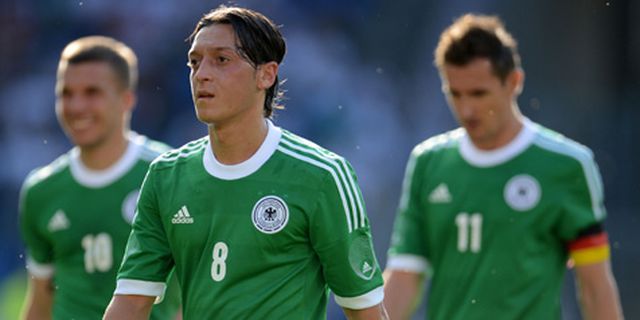 Ozil: Belanda dan Spanyol Ancaman Jerman