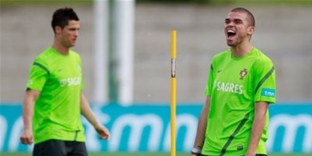 Pepe: Ronaldo Lebih Komplit Dari Messi Pepe: Ronaldo Lebih Komplit Dari Messi