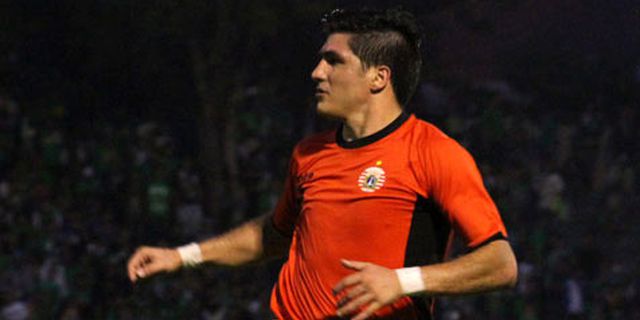 Persija Tak Tahu De Porras Acungkan Jari Tengah