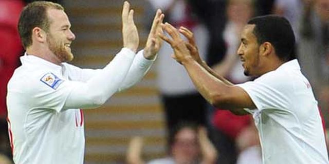 Walcott: Tak Sulit Gantikan Rooney Walcott: Tak Sulit Gantikan Rooney