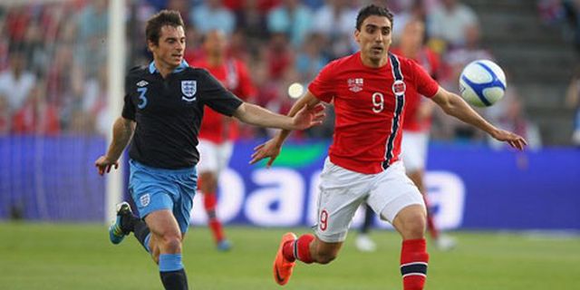 United Siap Korbankan Dua Pemain Demi Baines