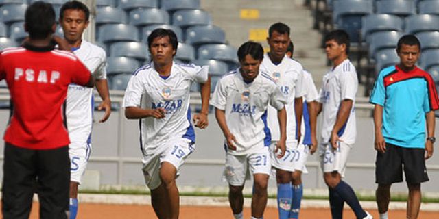 Dijamu Persipura, PSAP Tanpa Dua Pilar
