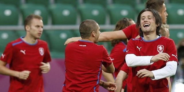 Rosicky: Rusia Kuat, Tapi Kami Yakin Menang Rosicky: Rusia Kuat, Tapi Kami Yakin Menang