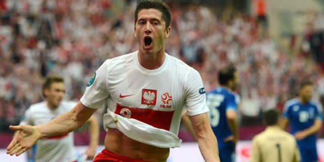 HT Review: Gol Lewandowski Ungguli Yunani