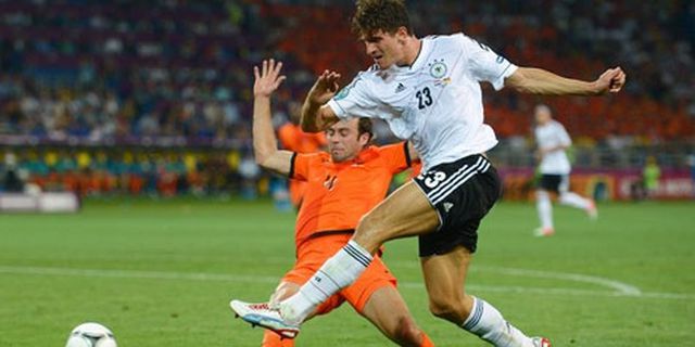 Schweinsteiger: Gomez Luar Biasa