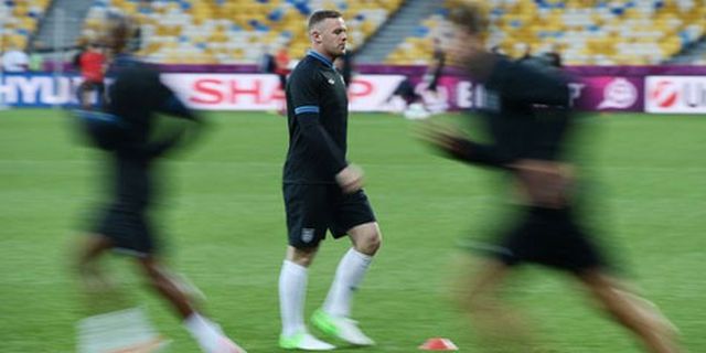 Rooney Dijamin Main Lawan Ukraina Rooney Dijamin Main Lawan Ukraina