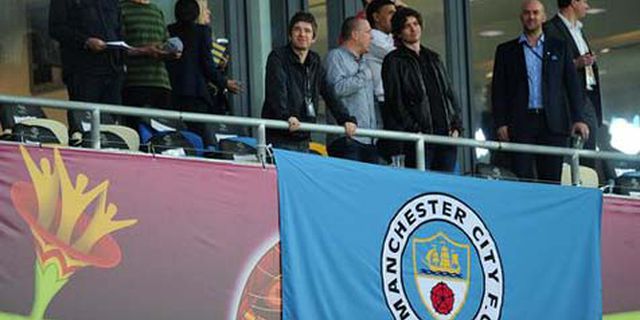 Noel Gallagher Kibarkan Bendera City di Euro 2012 Noel Gallagher Kibarkan Bendera City di Euro 2012