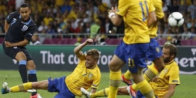 Walcott : Gol Welbeck Berkelas Walcott : Gol Welbeck Berkelas