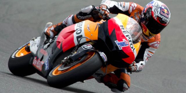 Stoner Tak Cemaskan Defisit Poin Dari Lorenzo Stoner Tak Cemaskan Defisit Poin Dari Lorenzo