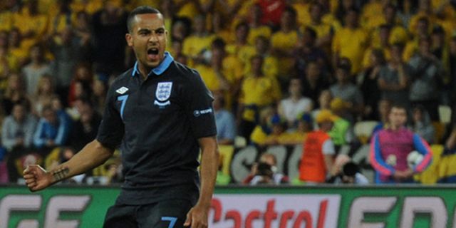 Hodgson Siap Turunkan Walcott Hodgson Siap Turunkan Walcott