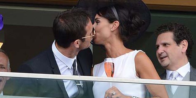 Lampard dan Bleakley Berbagi Ciuman Ulang Tahun