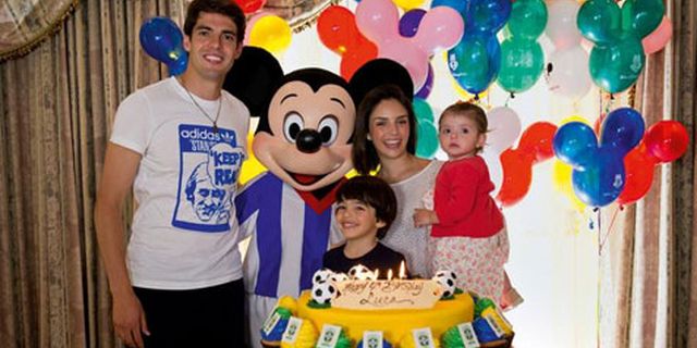 Kaka Rayakan Ulang Tahun Sang Anak Kaka Rayakan Ulang Tahun Sang Anak
