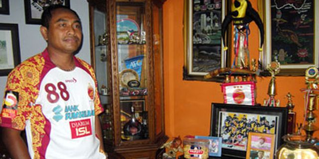 Bawa Sriwijaya FC Juara, Kas Hartadi Cukur Rambut