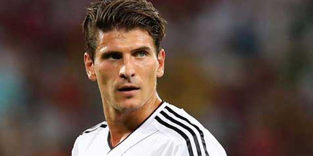 Mario Gomez Raksasa Serangan Jerman