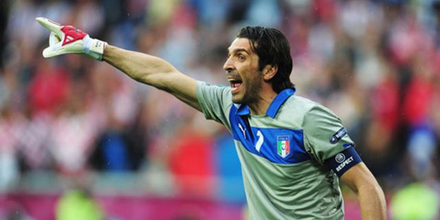 Buffon: Hart Bisa Menjadi Kiper Terbaik Dunia Buffon: Hart Bisa Menjadi Kiper Terbaik Dunia