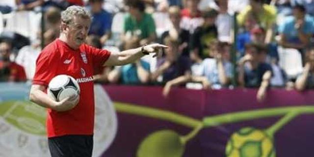 Hodgson Optimis Lolos Tanpa Adu Penalti Hodgson Optimis Lolos Tanpa Adu Penalti
