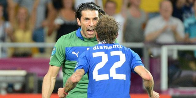 Tak Mau Lihat Penalti, Buffon Nasehati Diamanti